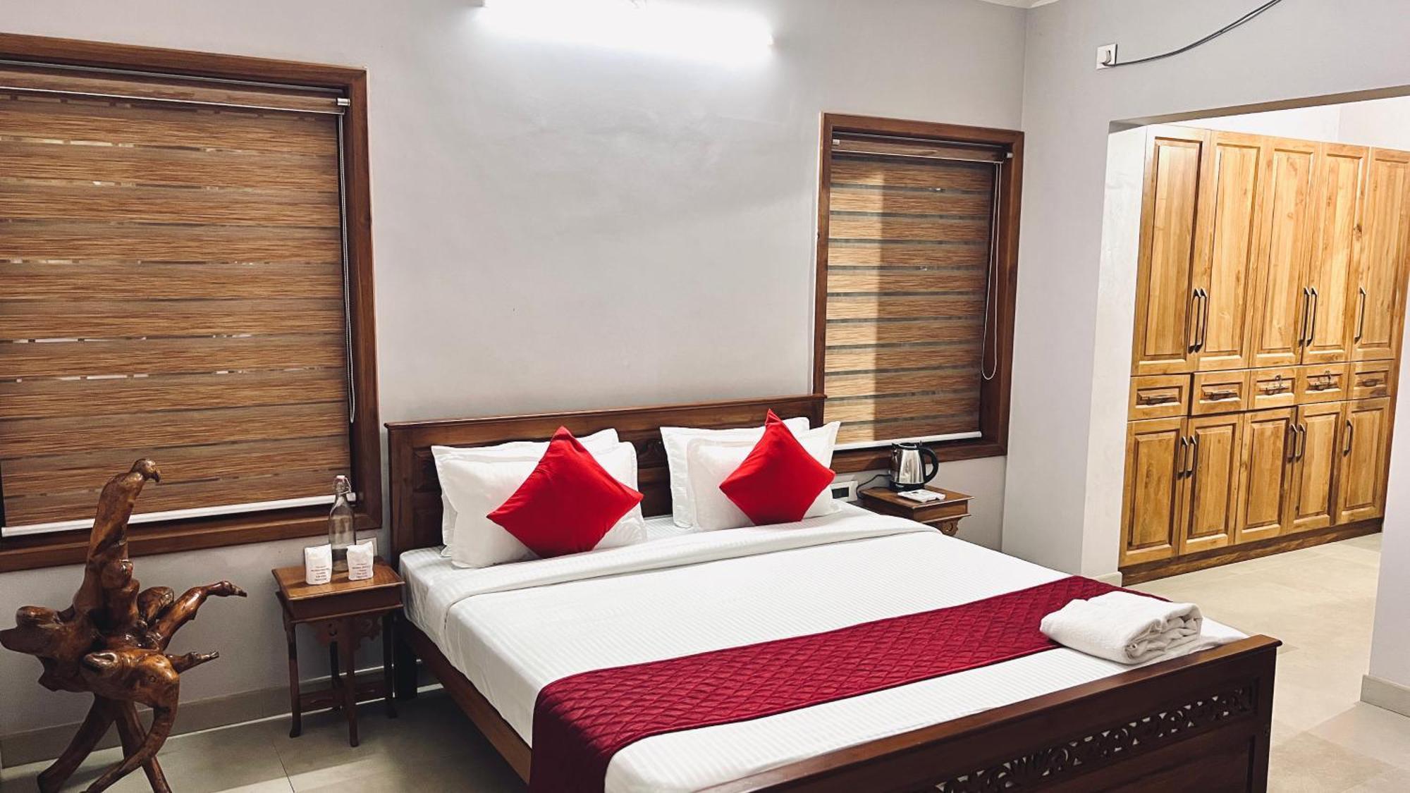 Waterfront By Palmyra Apartment Kollam Exterior foto