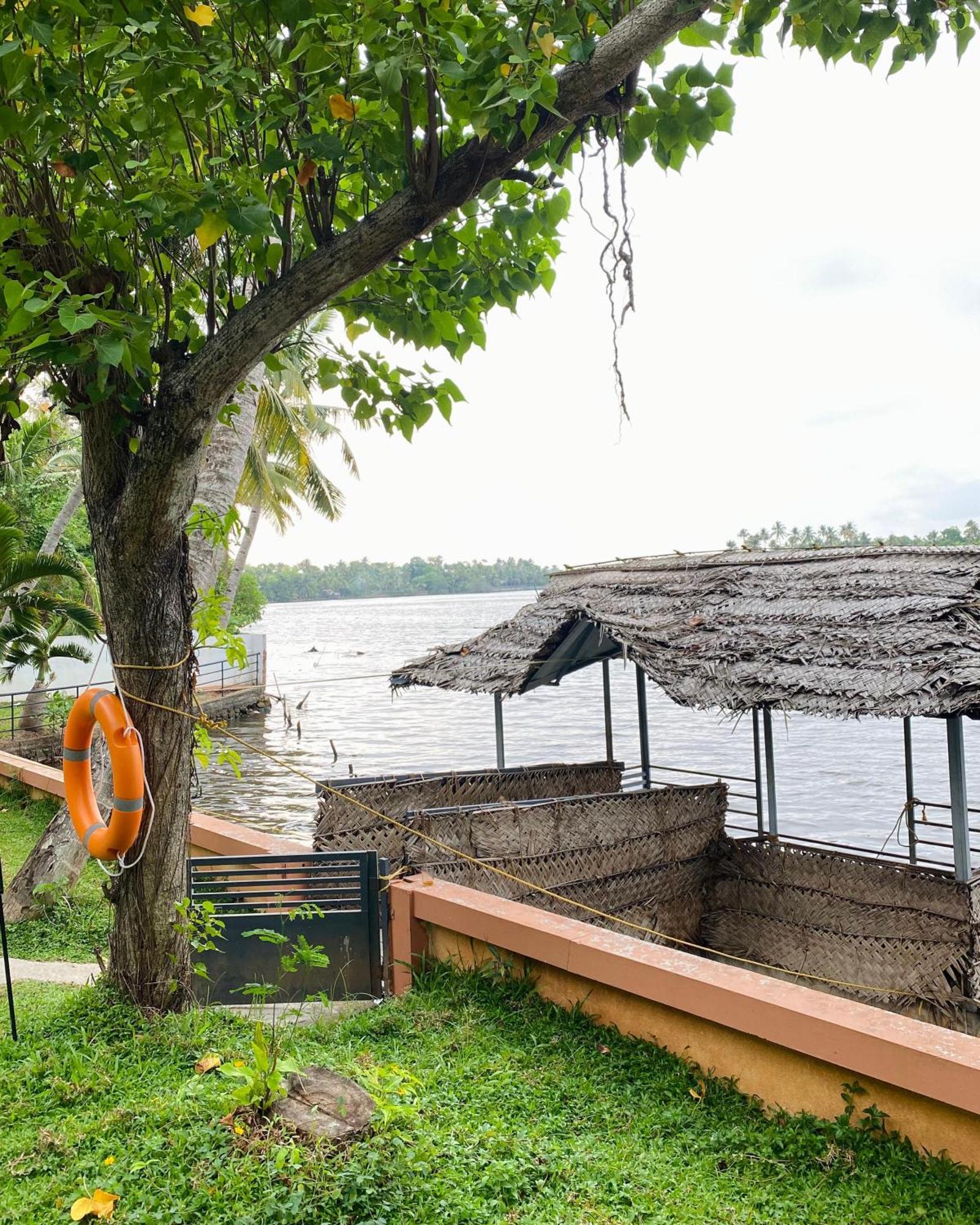 Waterfront By Palmyra Apartment Kollam Exterior foto