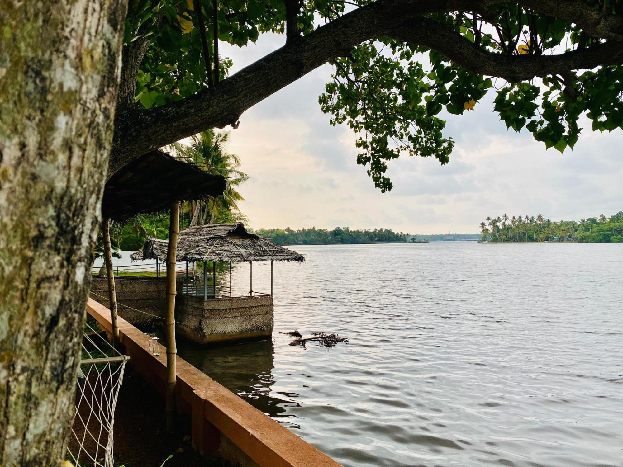 Waterfront By Palmyra Apartment Kollam Exterior foto